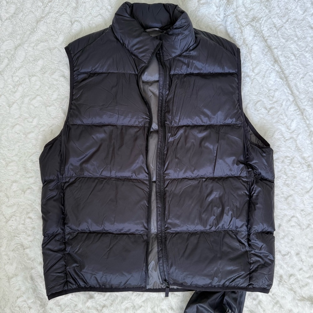“Like new” Uniqlo Ultra Light Down Puffer Vest Packable Full Zip